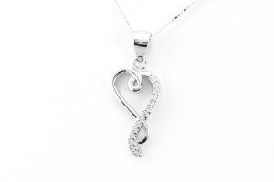 Ezüst medál modern szív mintával - Ezüst medál - ezüs ékszer webáruház