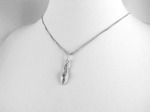 Díszes cipellő ezüst medál - 