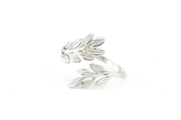 Ezüst gyűrű állítható levelekkel